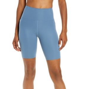 Girlfriend Collective Monarch Pocket Bike Shorts in Small